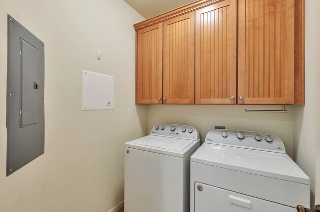 Building Photo - Beautiful 2-Bedroom Condo in Prime Scottsd...