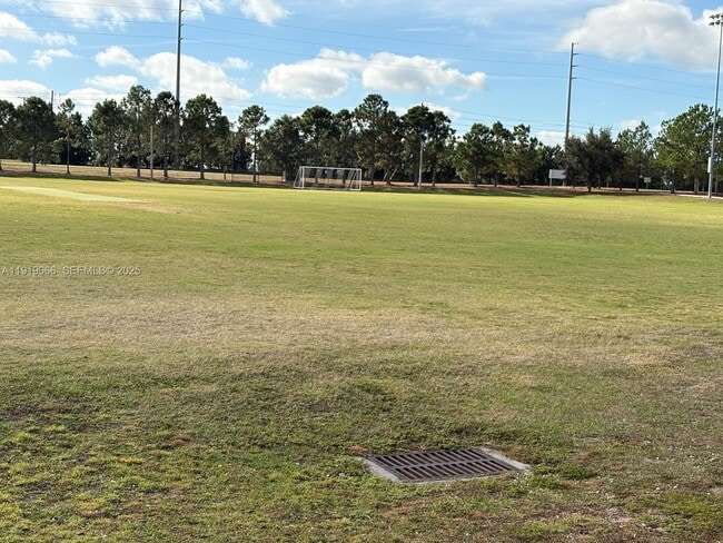 Building Photo - 875 Colville Dr