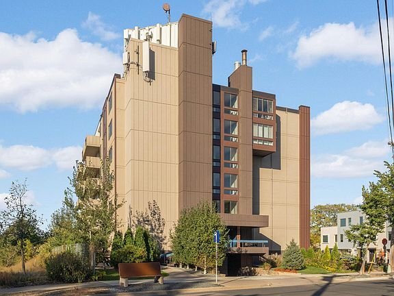 Building Photo - 2800 W 44th St