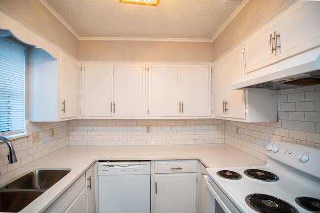 Building Photo - 307 Trumpler St