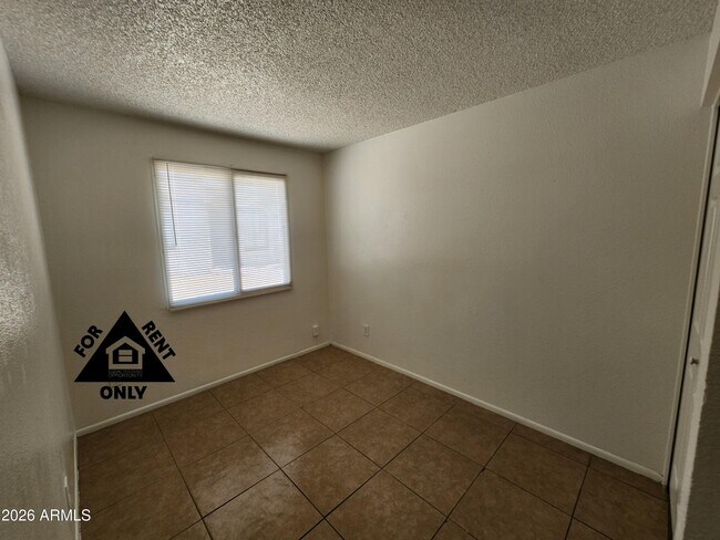 Building Photo - 3120 N 67th Ln
