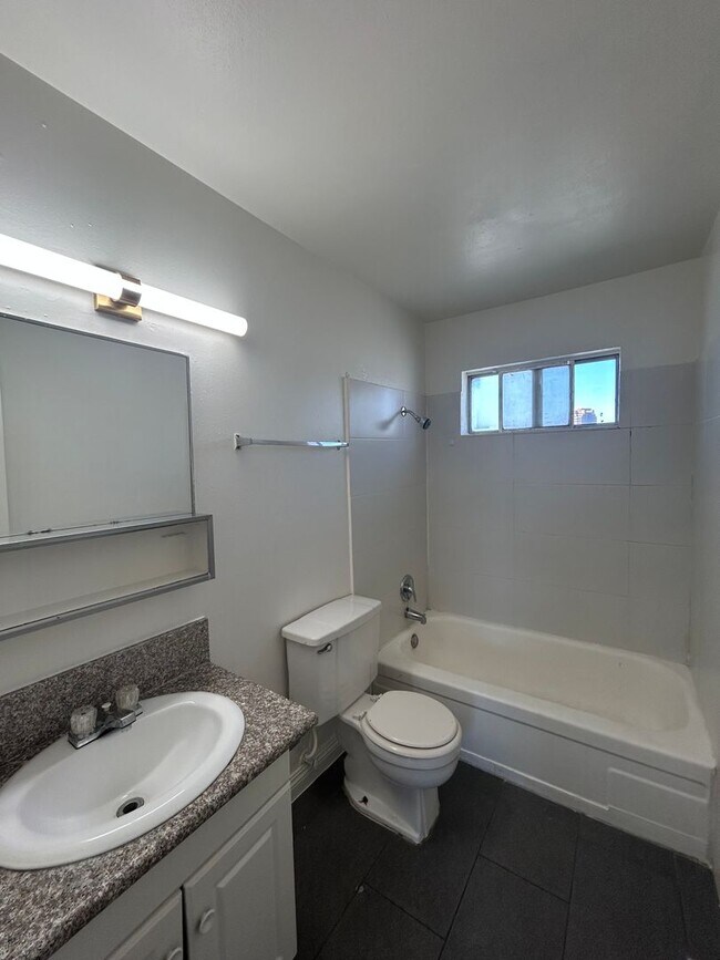 Building Photo - 3840 Hazelwood St