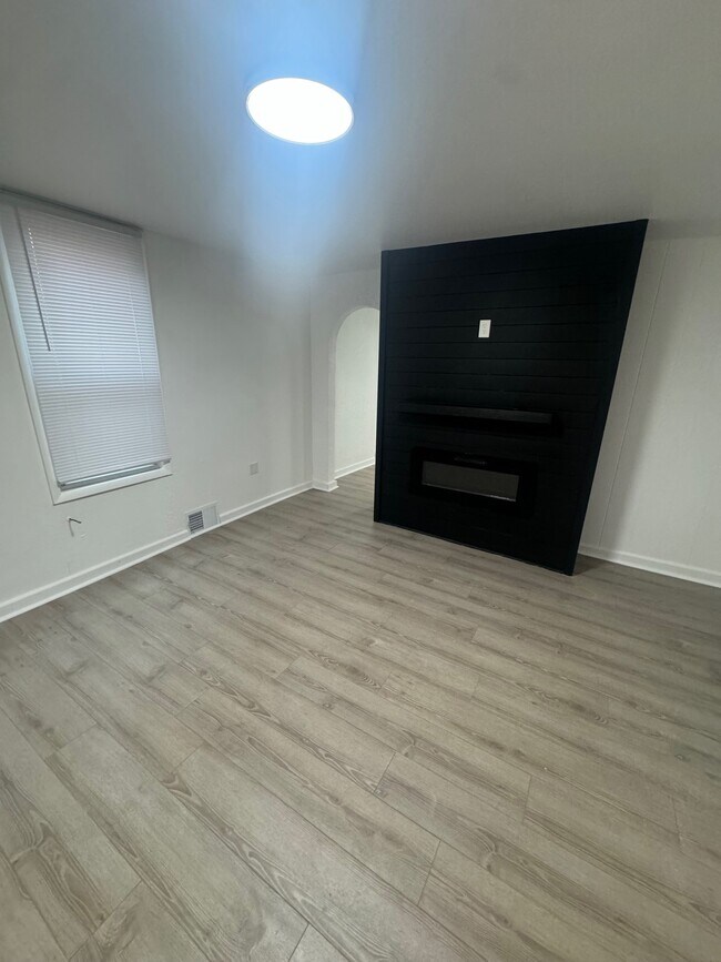 Building Photo - 250 Seneca St