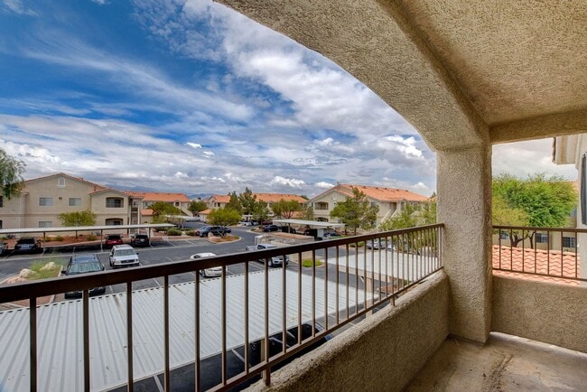 Building Photo - Freshly Renovated 2 Bedroom Condo