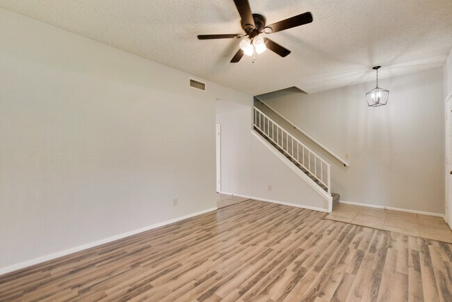Building Photo - 4114 E UNION HILLS Dr