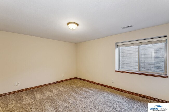 Building Photo - 11716-11718 Crestwood