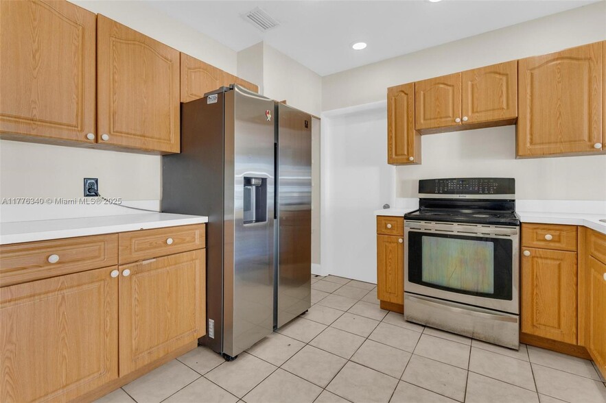 Building Photo - 16230 SW 106th Ave
