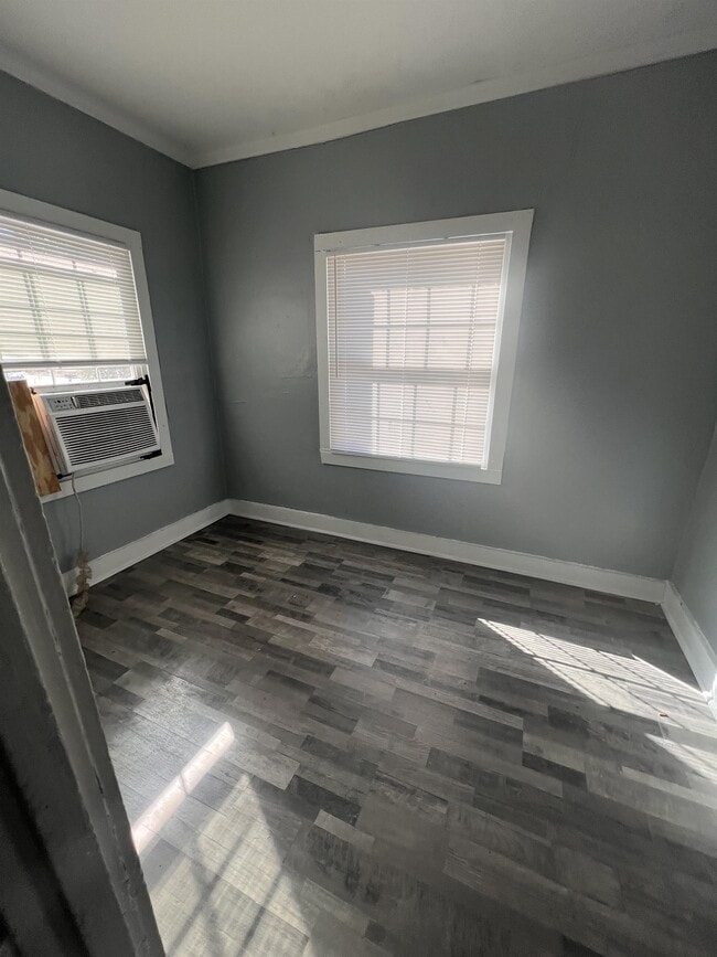 Building Photo - 203 Moates St