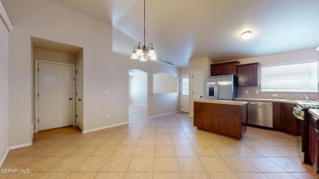 Building Photo - 1819 Shreya St