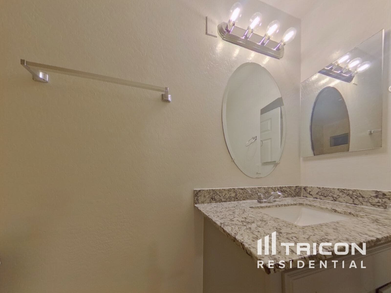 Building Photo - 810 S Greenleaf Ln