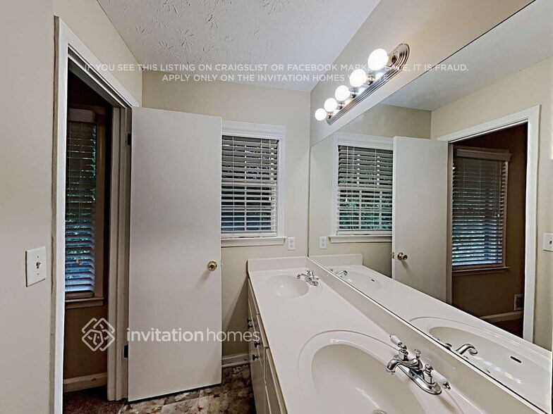 Building Photo - 3930 Grove Trail