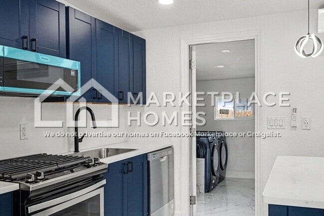 Building Photo - 408 Bassedena Cir N
