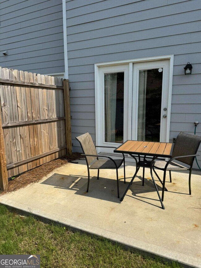 Building Photo - 536 Magnolia Cir