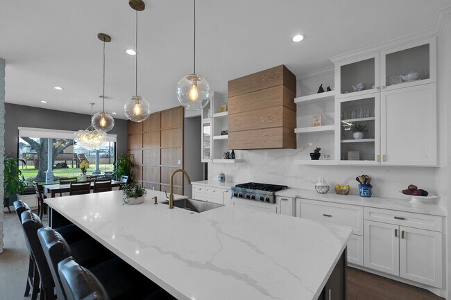 Building Photo - 26511 Meadow Ln