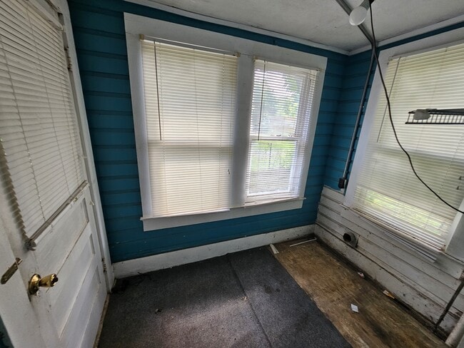 Building Photo - 1505 Quevado St
