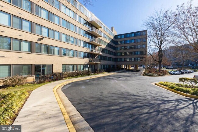 Building Photo - 600 Roosevelt Blvd
