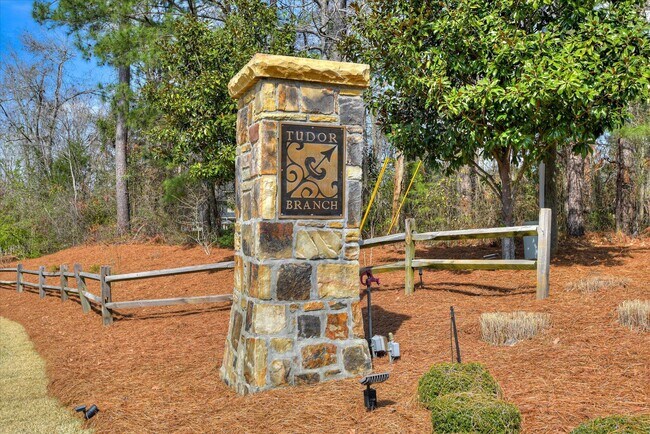 Building Photo - 4025-4025 Stowe Dr