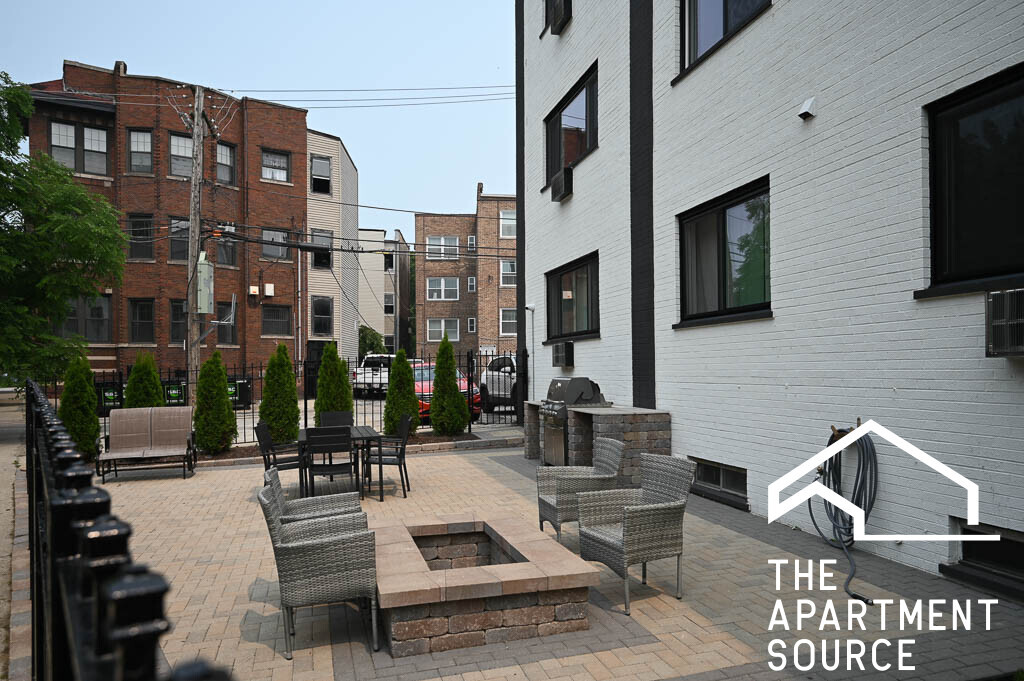 Building Photo - 7521 N Sheridan Rd