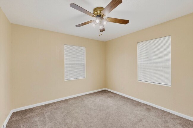 Building Photo - 714-714 Madison St NE