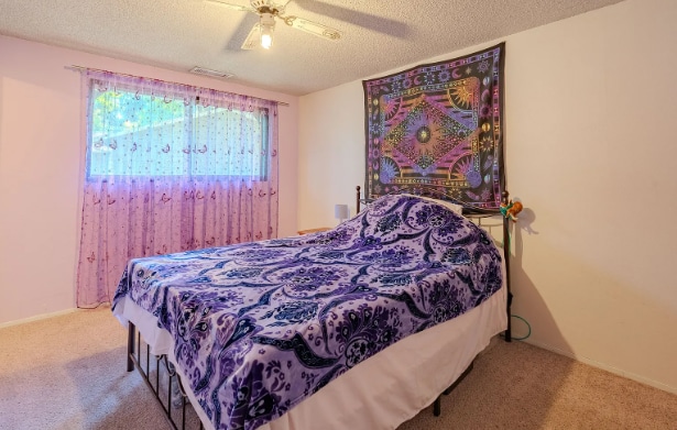 Building Photo - 608 NE Pinebrook Ave