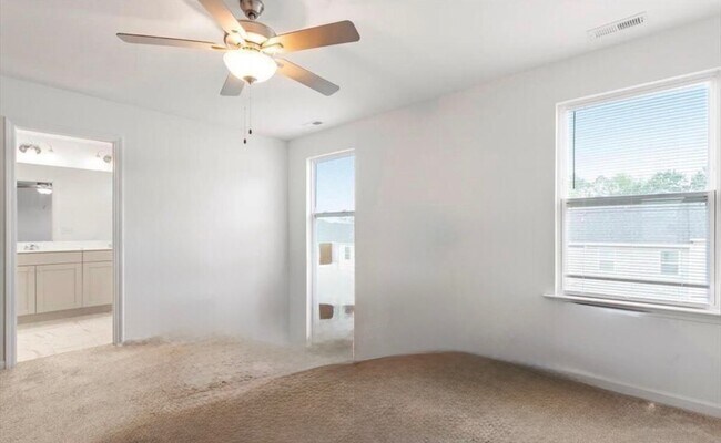 Building Photo - 119 Anise Ln