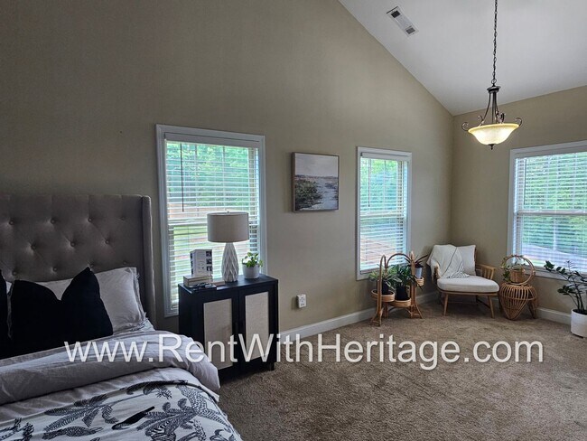 Building Photo - Gorgeous 3 bd / 2 bath / Attention to Deta...