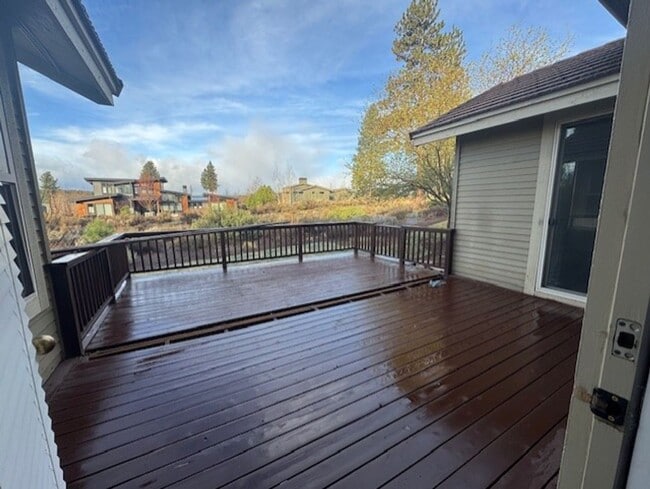 Building Photo - Broken Top Gated Community