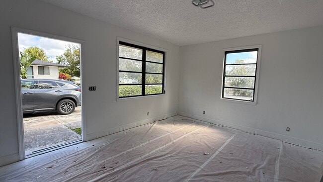 Building Photo - 2501 Oceanview Ave