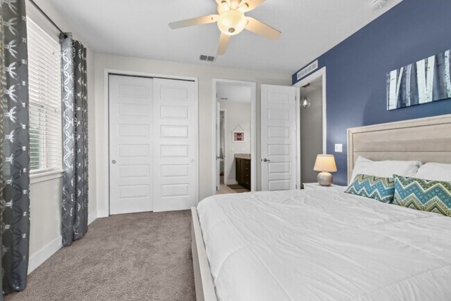 Building Photo - 350 Lasso Dr