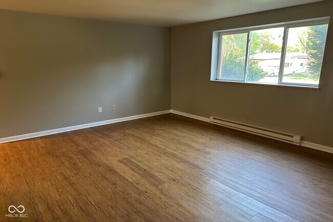 Building Photo - 4835 N Bolton Ave