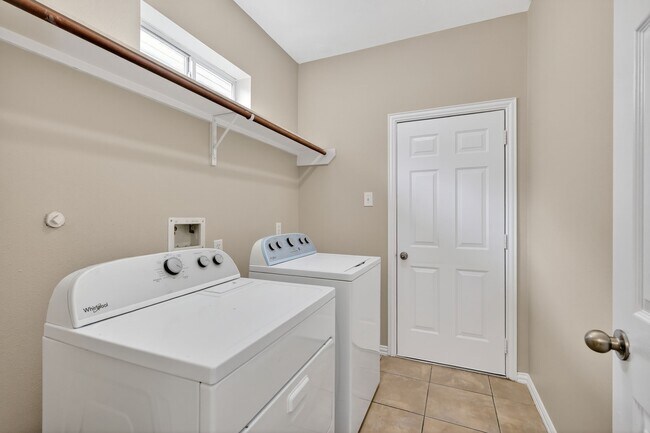 Building Photo - 3215 Sapphire Star Dr