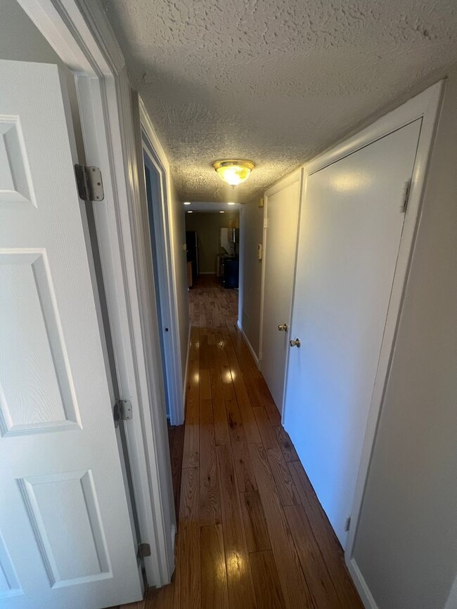 Building Photo - Cozy 3 Bedroom 1 Bathroom Condo- Conveniently Located at DC line