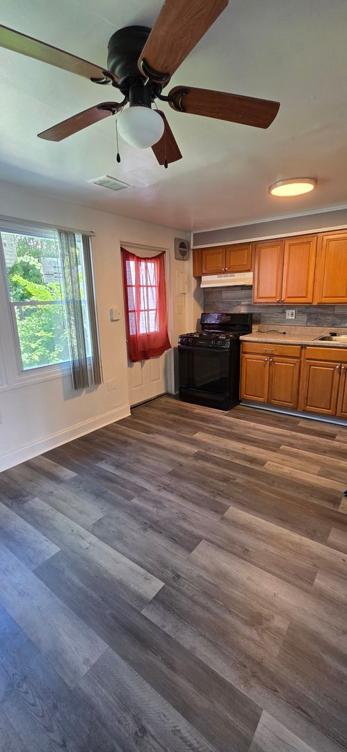 Building Photo - 3 Bedroom Townhome Minutes From Towson Town Center!