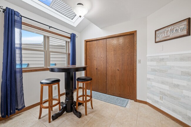 Building Photo - 348 Willow Grove Dr