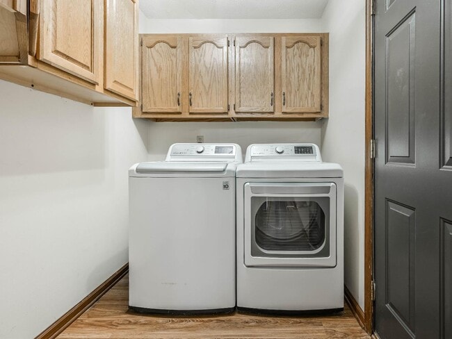 Building Photo - 1108 Redwood Dr