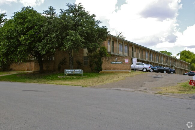 Building Photo - Parkway Manor