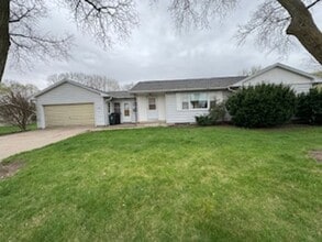 Building Photo - MOVE IN SPECIAL! 1ST MONTH RENT FREE! JUST...