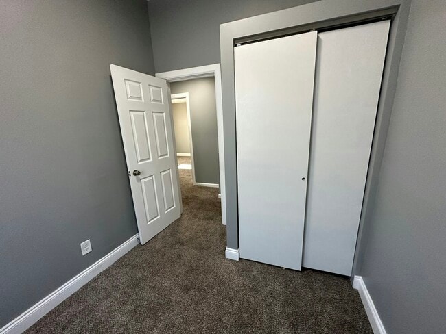 Building Photo - 225 N 6th St