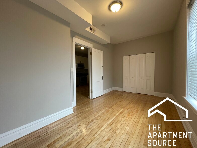 Building Photo - 2515 N Kilbourn Ave