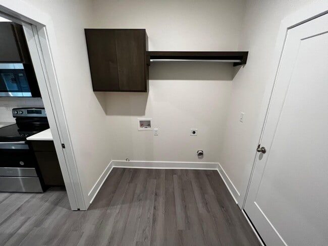Building Photo - 11613/15 Harry