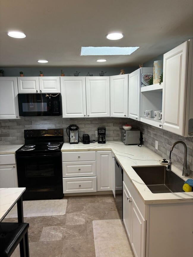 Building Photo - Breathtaking views of Perdido Bay!