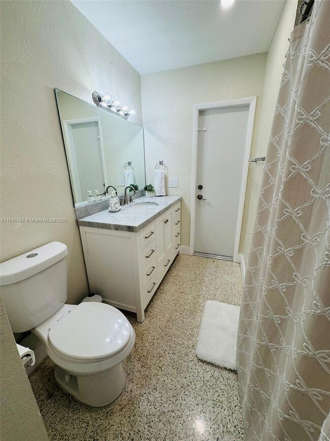 Building Photo - 1725 SW 102nd Ct