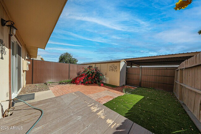 Building Photo - 1014 E Bendix Dr