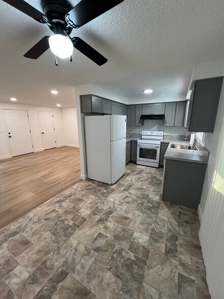 Building Photo - 14310 NE 14th Cir