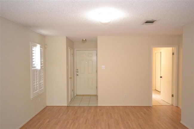Building Photo - 2107 Bridal Path