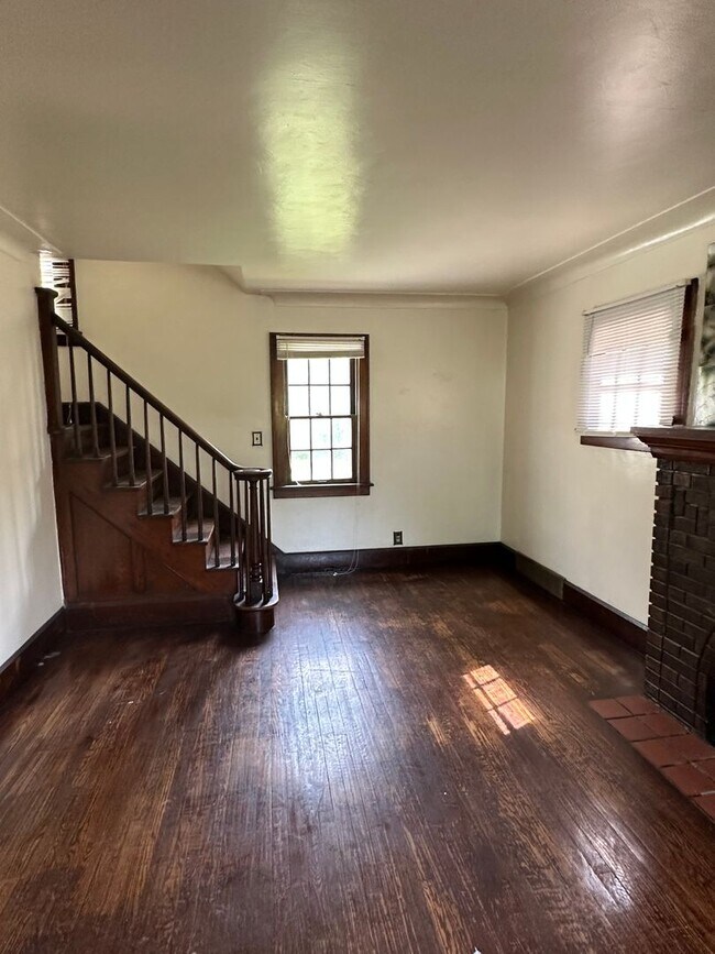 Building Photo - Youngstown Single Home