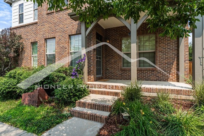 Building Photo - Gorgeous Home with Central AC and Washer/Dryer