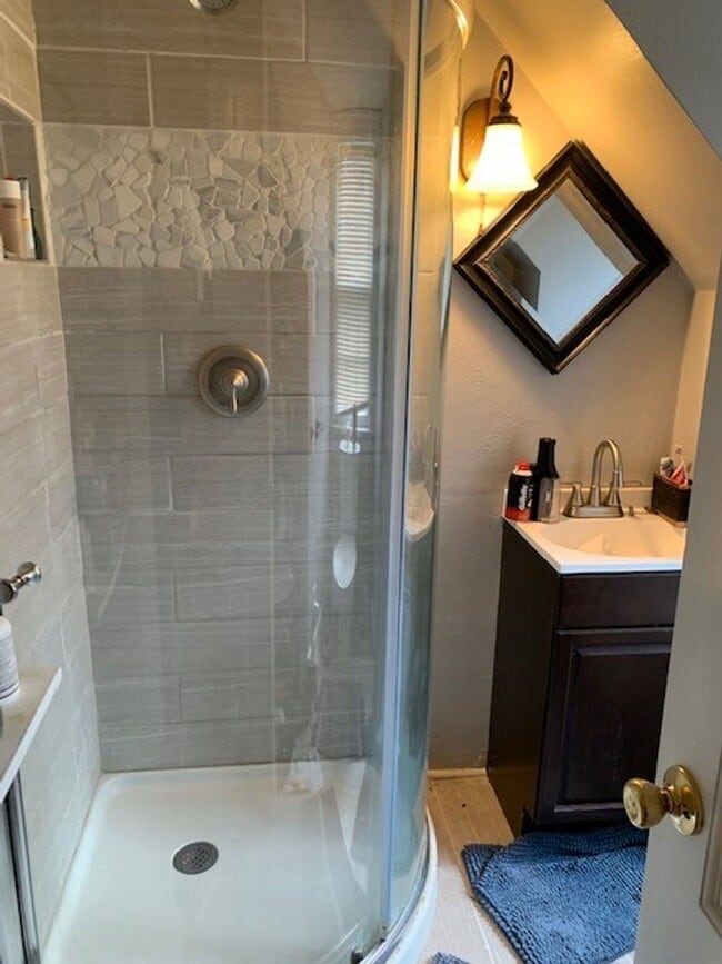 Building Photo - Single Family Located in a Quiet Residential Neighborhood