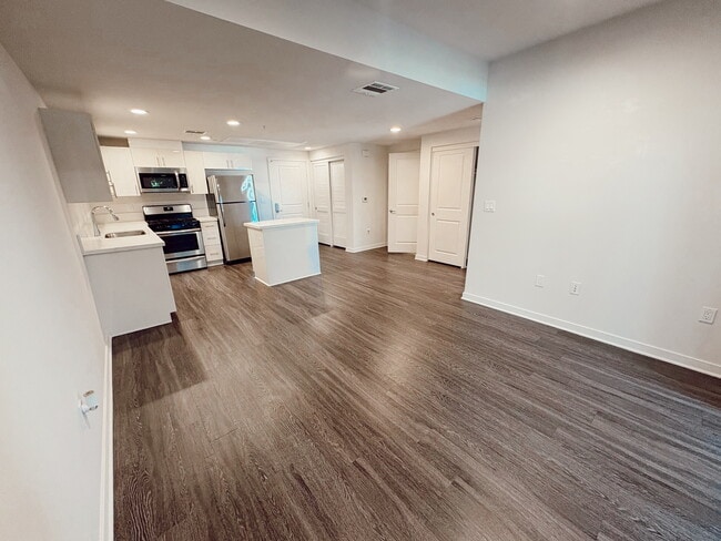 Building Photo - Villas at Valley Glen