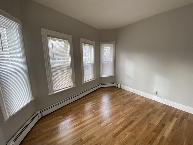 Building Photo - 76 Hano St